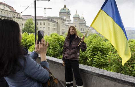 ukrainerinnen fingernägel|Die gepflegte Ukrainerin: Die Weiblichkeit trotzt dem Krieg